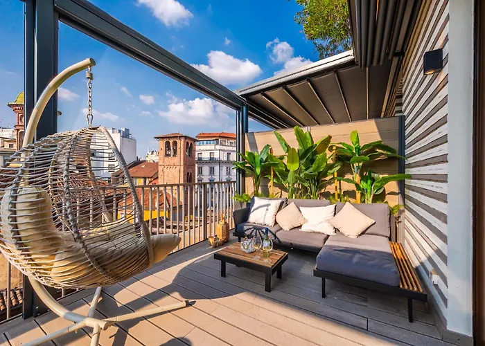 Terrazza Con Jacuzzi E Vista Iconica Sul Duomo Milánó