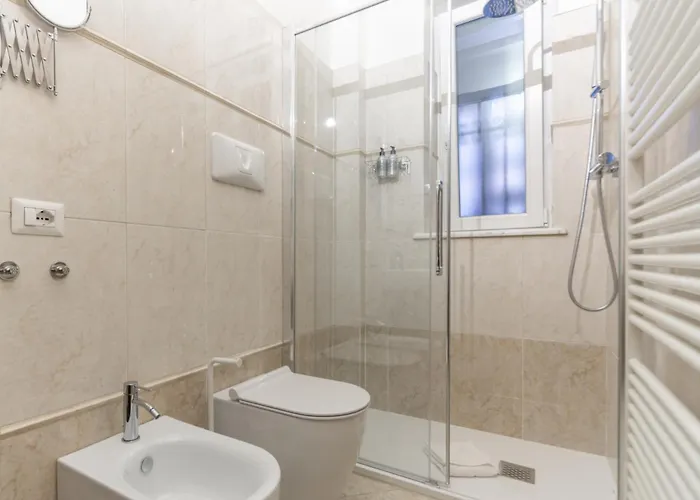 Charming 2-bedroom In Milanese Building