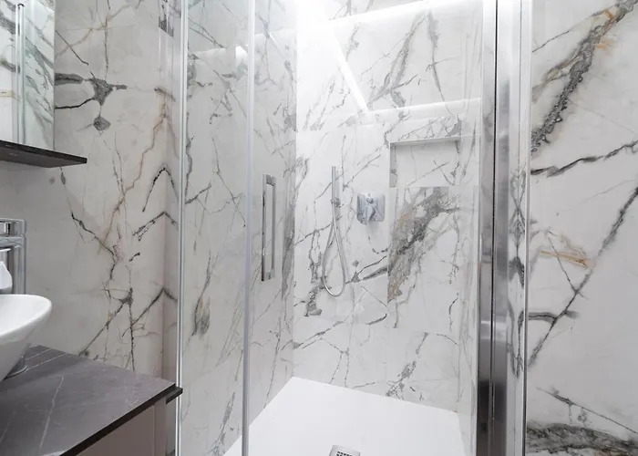 Apartamento Designed In Center Gae Aulenti Area With Ac, Wifi And Subway Airport Connected Steps From Station