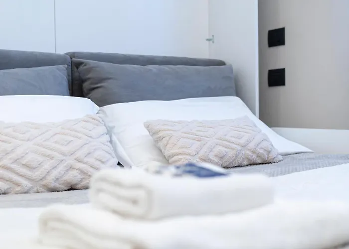 Designed In Center Gae Aulenti Area With Ac, Wifi And Subway Airport Connected Steps From Station