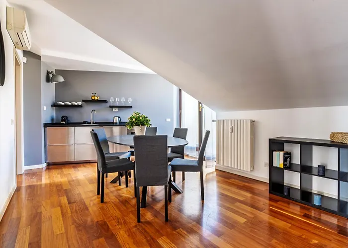 Elegant 2 Bedrooms Near Duomo Apartment *