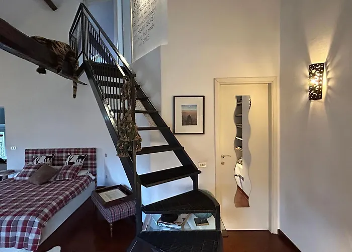 Casa Tiare, Artsy Zona Brera Moscova Apartment *
