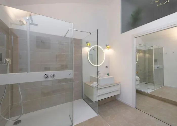 Piscina Interna Privata E A * Milán