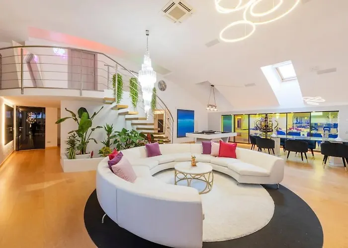Piscina Interna Privata E A Apartmán