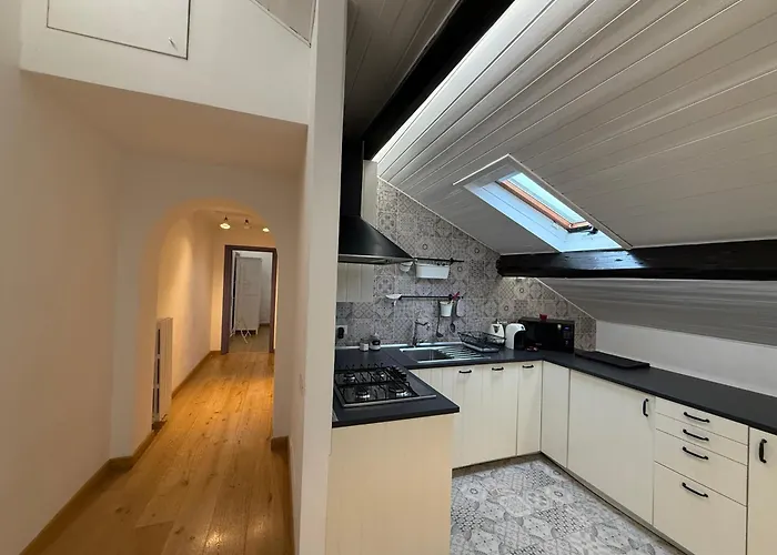 Σπίτι διακοπών Sunny 2br Penthouse Near Μιλάνο