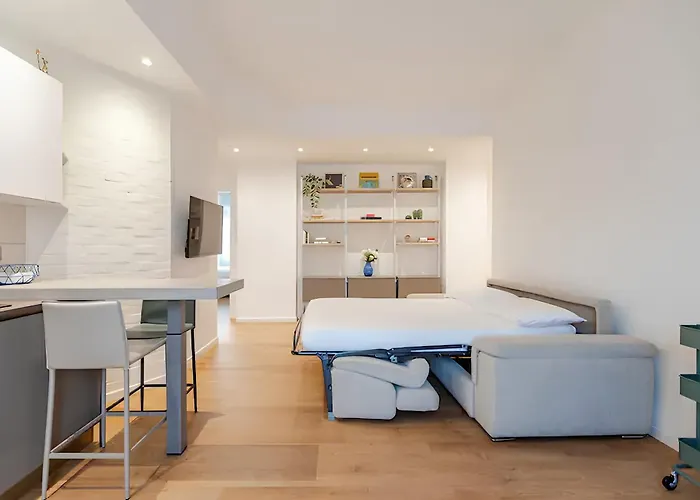 Visit - Solution * Milánó