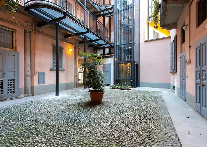 Co99- Large Lanzone Milano