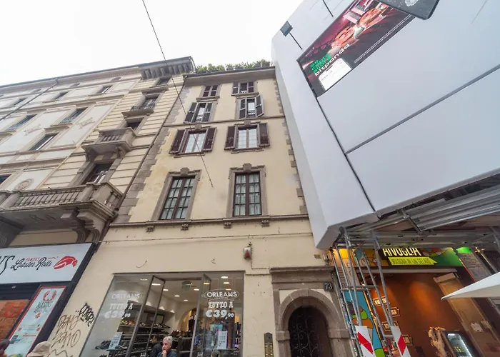 דירה Charming 2-bedroom In Milanese Building מילאנו