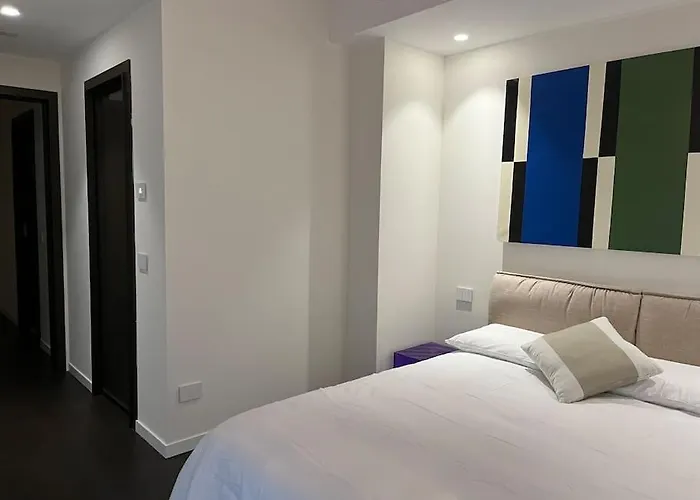 Ferienhaus Luxury Close To Citylife, Metro & Dining