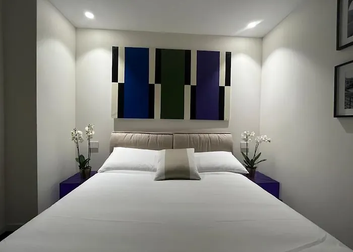 Ferienhaus Luxury Close To Citylife, Metro & Dining Mailand