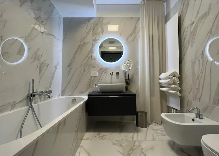 Luxury Close To Citylife, Metro & Dining Ferienhaus *