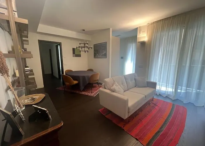 Ferienhaus Luxury Close To Citylife, Metro & Dining Mailand