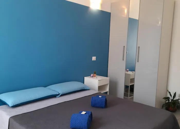 -l' Oasi Del Turista, Room2- Station Гостевой дом 3*