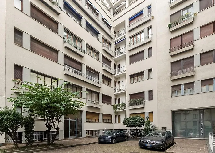 Palazzo Visconti Di Modrone, Two Beautiful By Halldis * Milánó