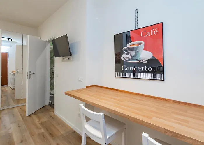 I Host - Pomponazzi Iris * Milano