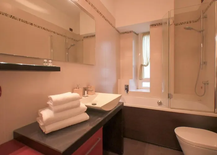 Comfortable And Strategic In The Center Of *