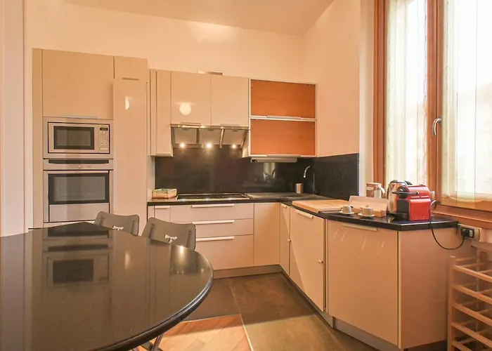 Comfortable And Strategic In The Center Of