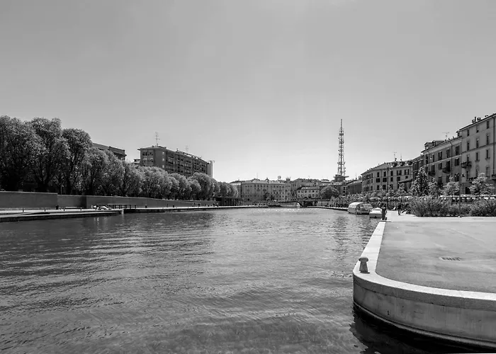 Navigli - Darsena; La Perla Di ミラノ