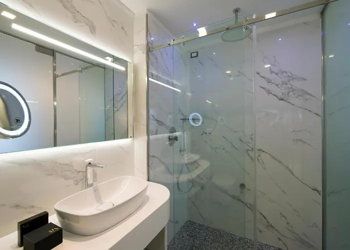 Gatto Bianco Mia 2* ミラノ