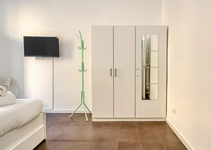 Joivy Cosy 3br Flat In The Centre Of * Милан