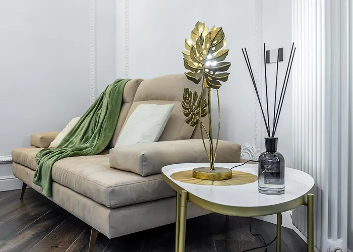 Station, Luxury & Modern With Comfort!