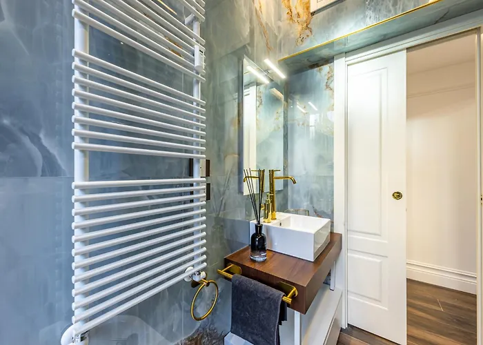 Station, Luxury & Modern With Comfort! 아파트