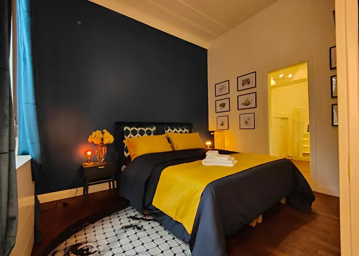 9 Guests 2 Together 2 And 3 Floor With, 4 Bedrooms, 4 Baths In Downtown With Ac, Wifi And Subway M1 M2 Airport Connected Apartmán *
