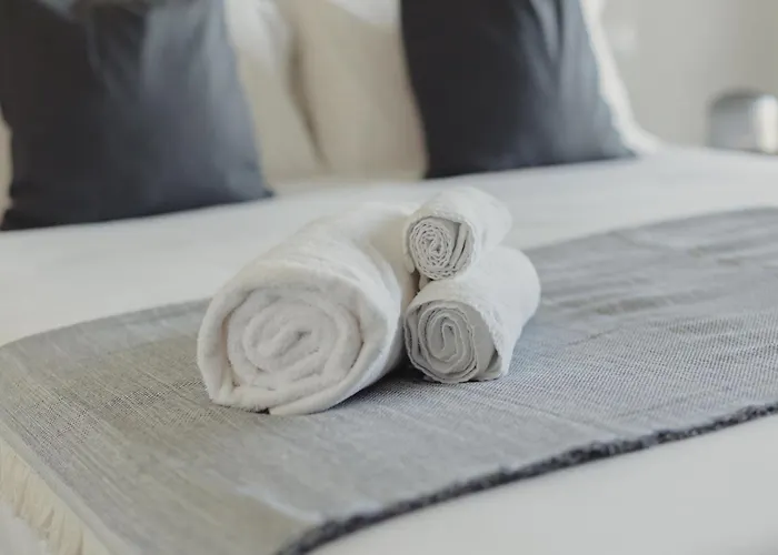 Gohost - Modern And Bright With Terrace And Balcony