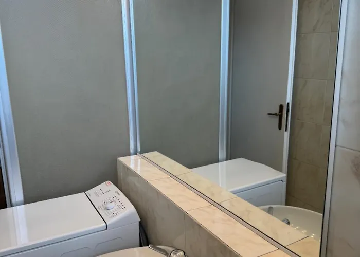 Isola Flat * ميلان