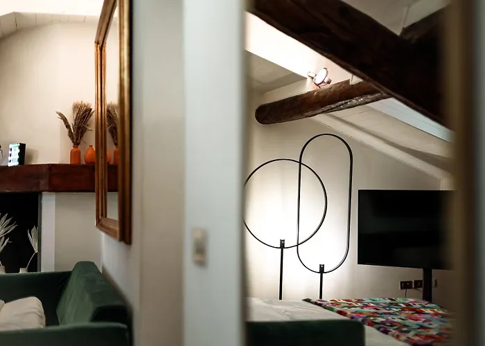 The Mirror Attic - Moscova Brera * Milaan