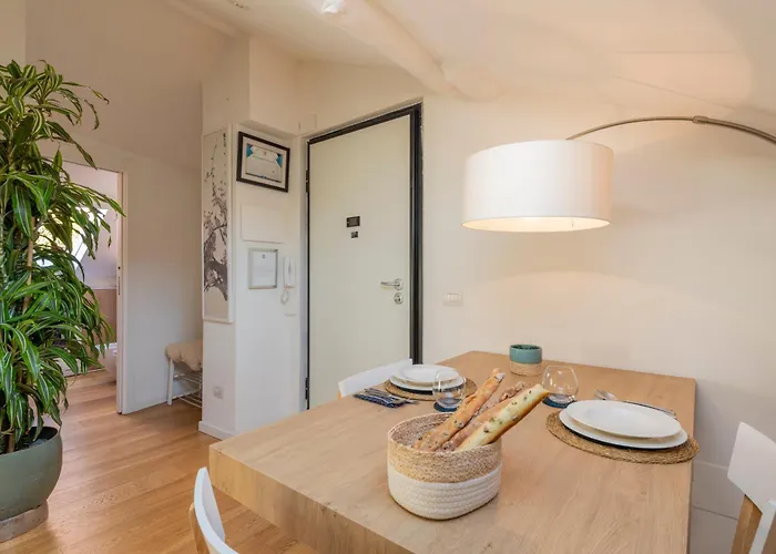 Apartment Bright Penthouse Attic In The Heart Of Mailand