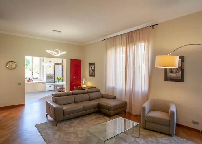 Bright And Comfy In A Beautiful Contemporary Μιλάνο