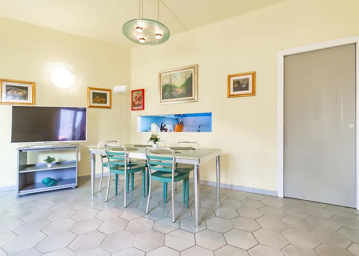 Апартаменты Repubblica-stazione Big House Skyline View 4 Pax Check In H24 *