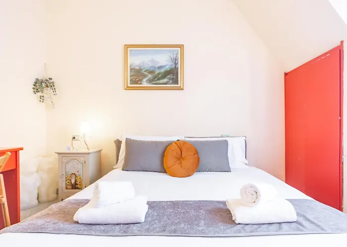 Апартаменты Repubblica-stazione Big House Skyline View 4 Pax Check In H24