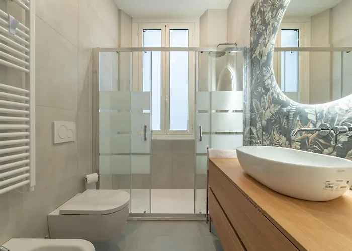 5' From Station, With 2 Bedrooms Milán