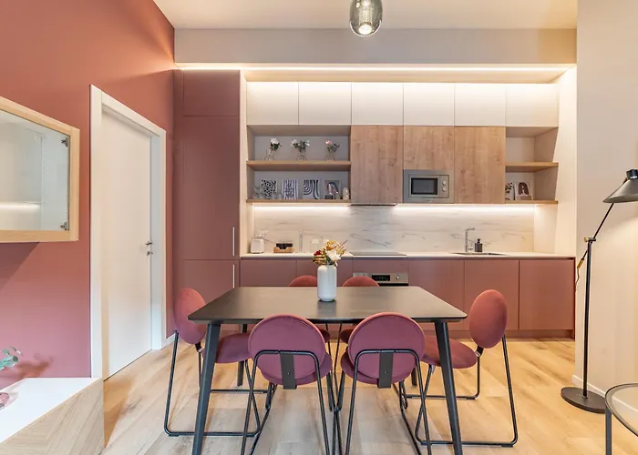 5' From Station, With 2 Bedrooms Apartmán Milán