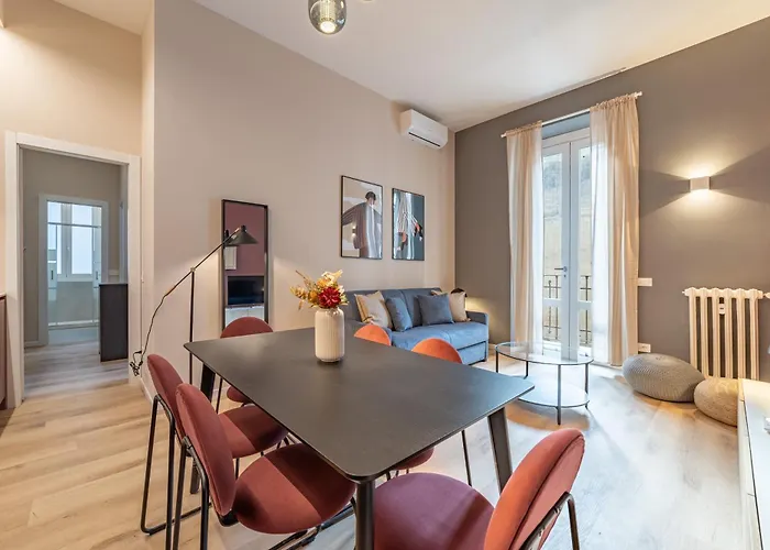 5' From Station, With 2 Bedrooms Milán
