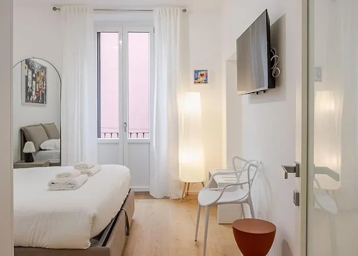 Art-filled In Centro Apartment *