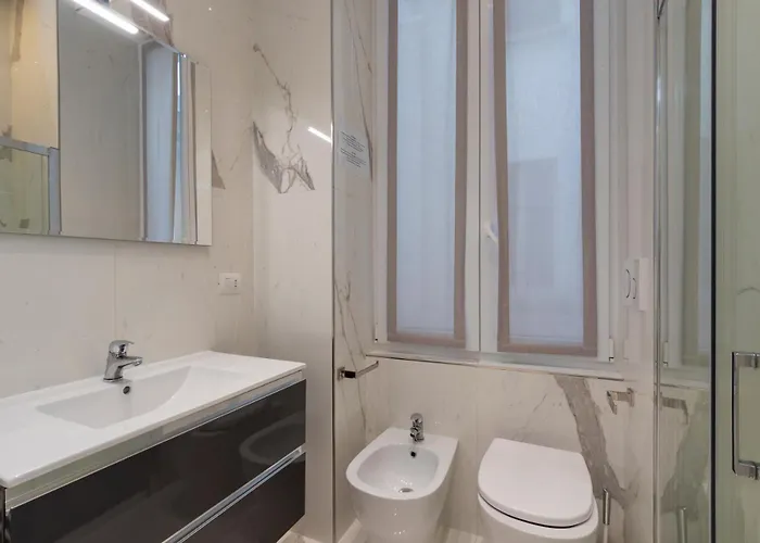 Xenia - Spacious Three-room In Moscova Area Milán
