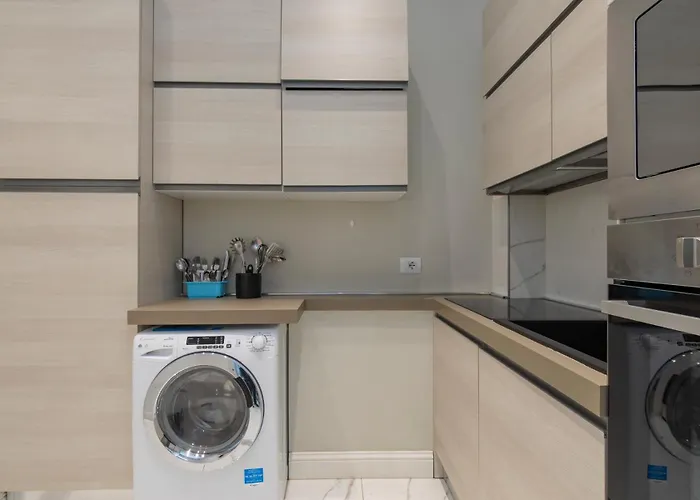 Xenia - Spacious Three-room In Moscova Area * Milán