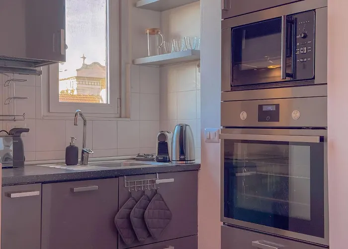 Apartment Spacious With Balcony And 2 Bathrooms By Host Hero *