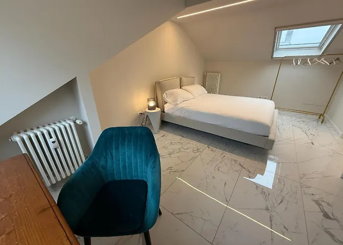 Sunny Design Penthouse 2br 2ba 8 Min To Duomo Apartment