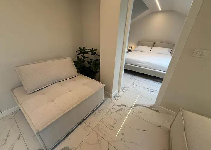 Apartment Sunny Design Penthouse 2br 2ba 8 Min To Duomo