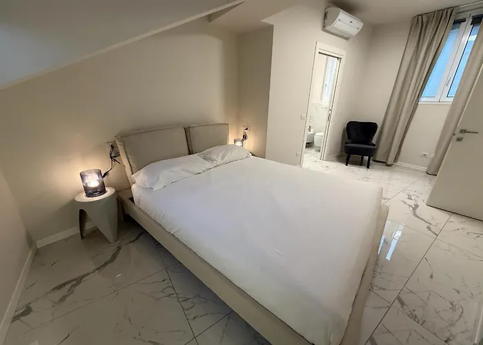 Sunny Design Penthouse 2br 2ba 8 Min To Duomo Apartment Mailand