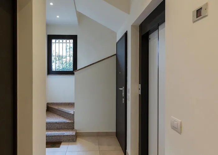 Apartment Bright Attic M4 - 2 Bedrooms Milan