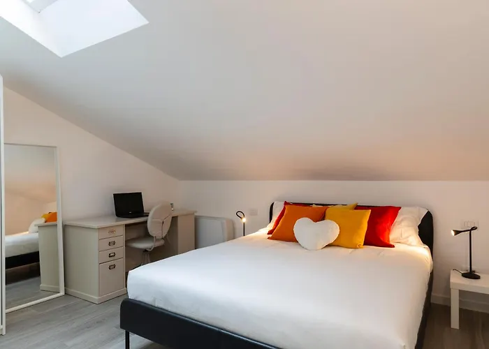 Apartment Bright Attic M4 - 2 Bedrooms *