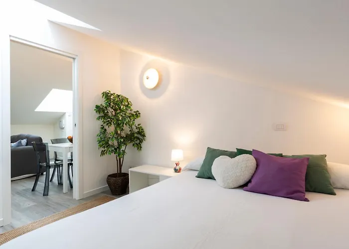 Apartment Bright Attic M4 - 2 Bedrooms *