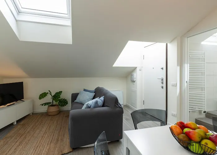 Apartment Bright Attic M4 - 2 Bedrooms Milan