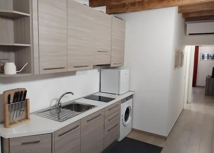 Happiness In Corso Milán