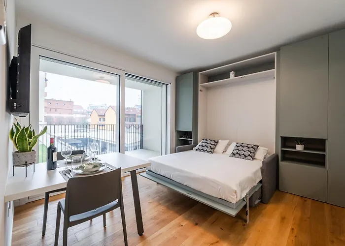 Navigli Cozy Design With Balcony